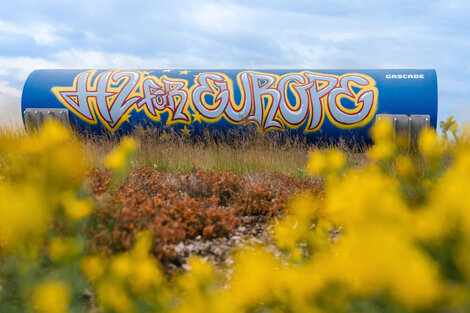 Hydrogen tube "H2 for Europe" graffiti