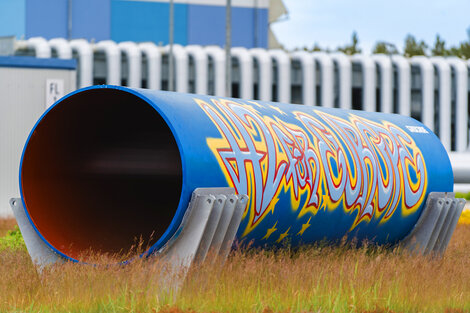 Hydrogen tube "H2 for Europe" graffiti
