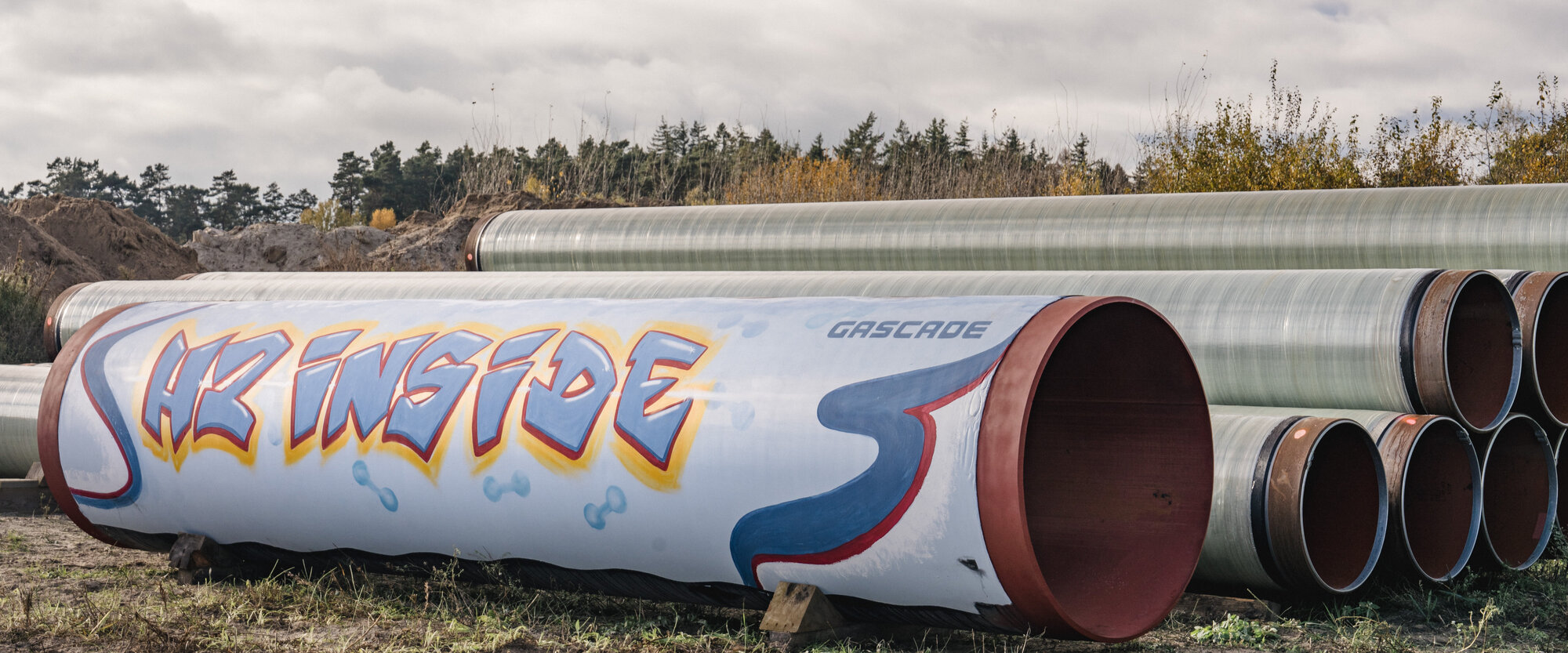 Hydrogen tube 'H2 inside' graffiti